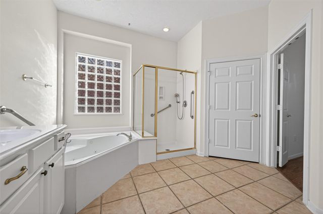 27 Sovereign Way, Conroe, TX 77384