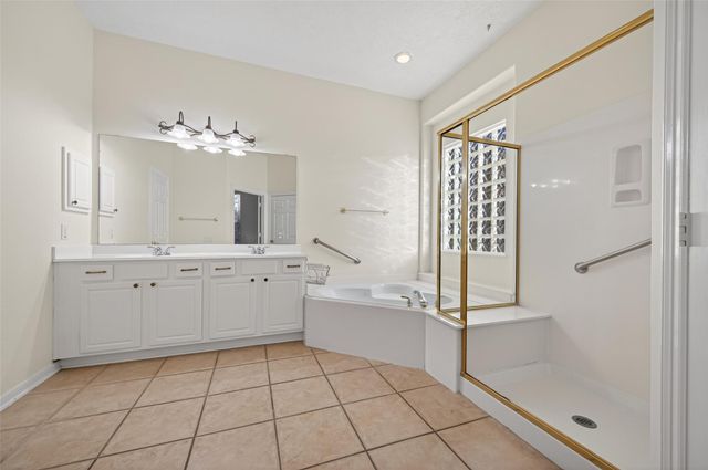 27 Sovereign Way, Conroe, TX 77384