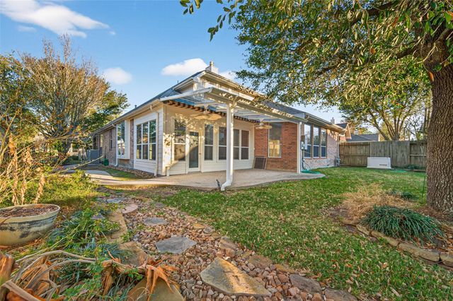 27 Sovereign Way, Conroe, TX 77384