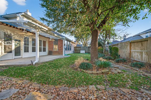 27 Sovereign Way, Conroe, TX 77384