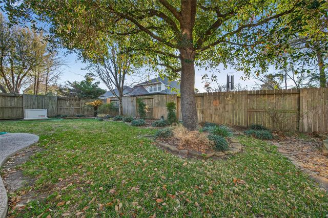 27 Sovereign Way, Conroe, TX 77384