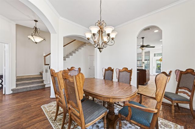 27 Sovereign Way, Conroe, TX 77384