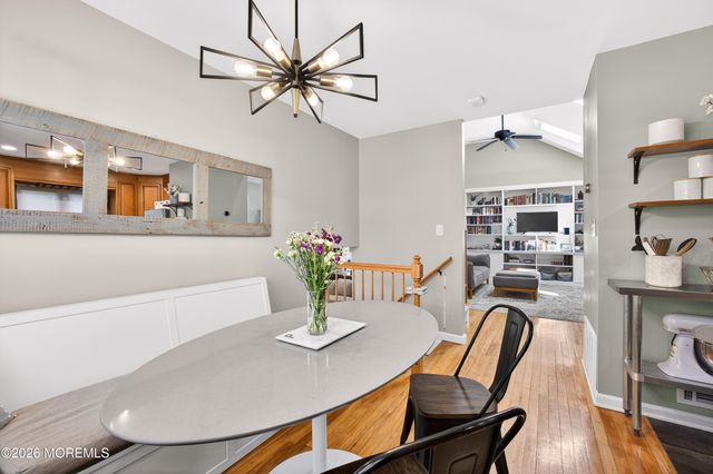 21 Karyn Terrace E, Middletown, NJ 07748