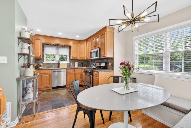 21 Karyn Terrace E, Middletown, NJ 07748