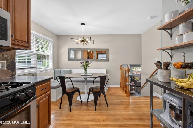21 Karyn Terrace E, Middletown, NJ 07748
