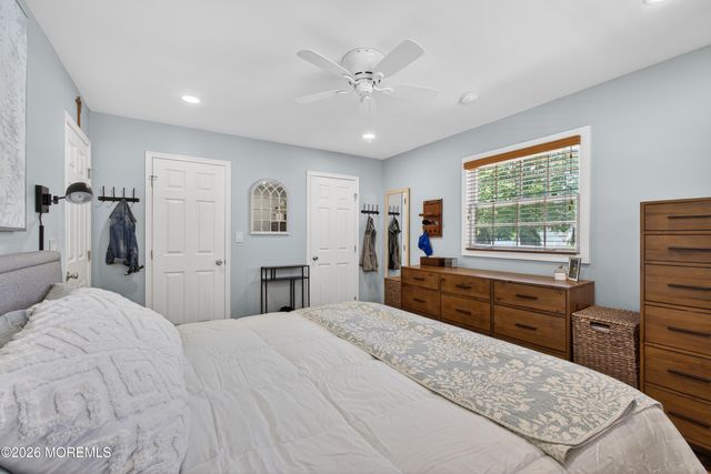 21 Karyn Terrace E, Middletown, NJ 07748