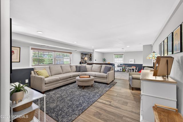 21 Karyn Terrace E, Middletown, NJ 07748