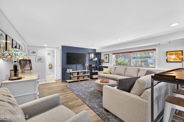 21 Karyn Terrace E, Middletown, NJ 07748