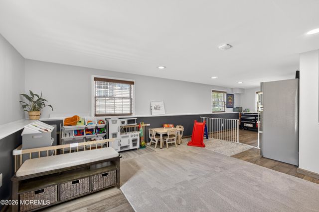 21 Karyn Terrace E, Middletown, NJ 07748