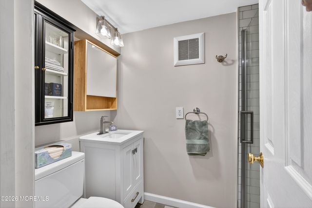 21 Karyn Terrace E, Middletown, NJ 07748