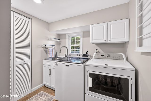 21 Karyn Terrace E, Middletown, NJ 07748