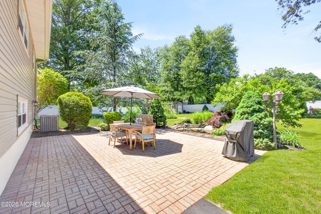 21 Karyn Terrace E, Middletown, NJ 07748