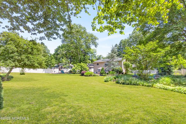 21 Karyn Terrace E, Middletown, NJ 07748