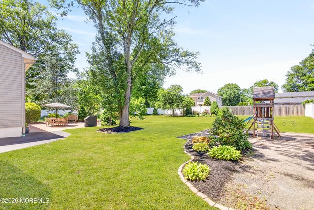 21 Karyn Terrace E, Middletown, NJ 07748