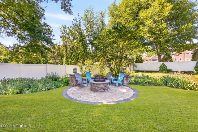21 Karyn Terrace E, Middletown, NJ 07748