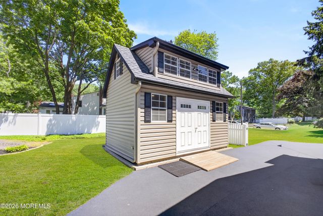 21 Karyn Terrace E, Middletown, NJ 07748