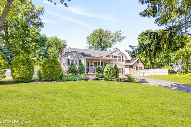 21 Karyn Terrace E, Middletown, NJ 07748