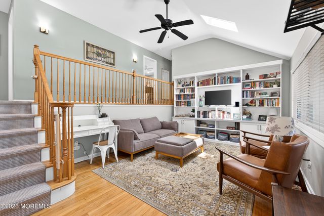 21 Karyn Terrace E, Middletown, NJ 07748