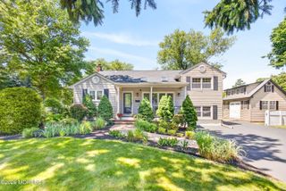 21 Karyn Terrace E, Middletown, NJ 07748