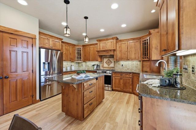 11208 E Sandstone Ln, Spokane Valley, WA 99206