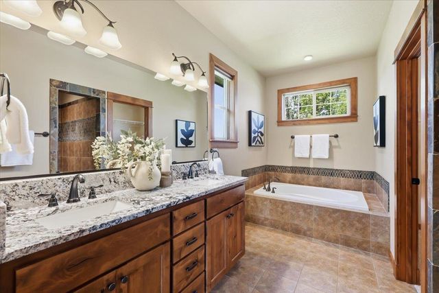 11208 E Sandstone Ln, Spokane Valley, WA 99206