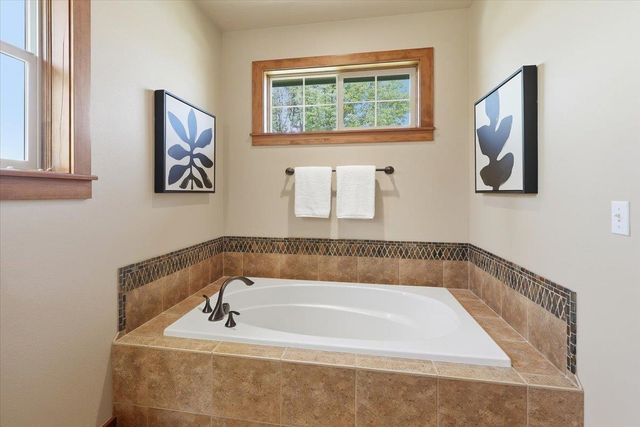 11208 E Sandstone Ln, Spokane Valley, WA 99206