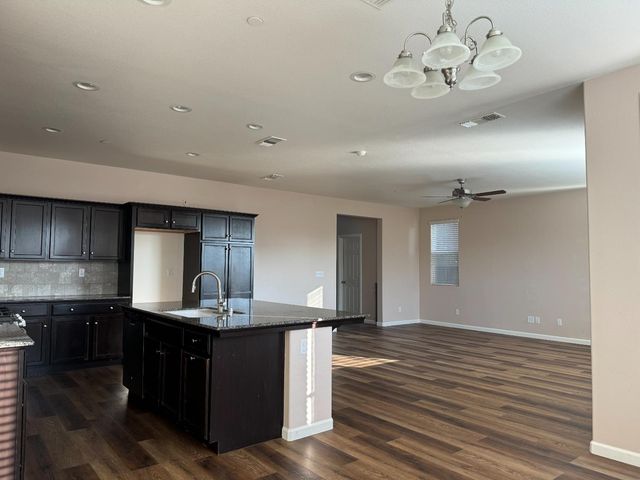 3364 Amanecer Ave, Clovis, CA 93619