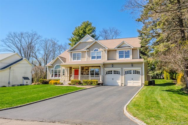 45 Cannon Court, Huntington, NY 11743