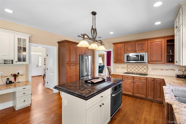 45 Cannon Court, Huntington, NY 11743