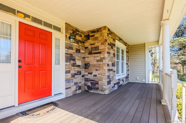45 Cannon Court, Huntington, NY 11743