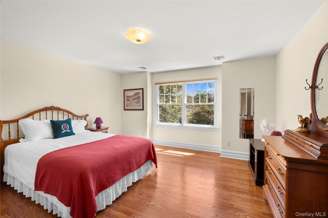 45 Cannon Court, Huntington, NY 11743