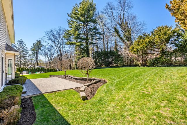 45 Cannon Court, Huntington, NY 11743