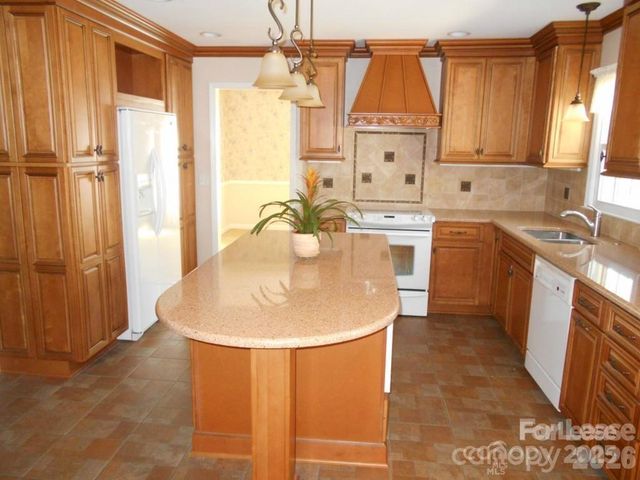 1330 E Barden Road, Charlotte, NC 28226