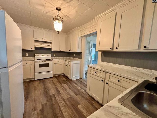 141 S Peachtree Street, Batesburg, SC 29006