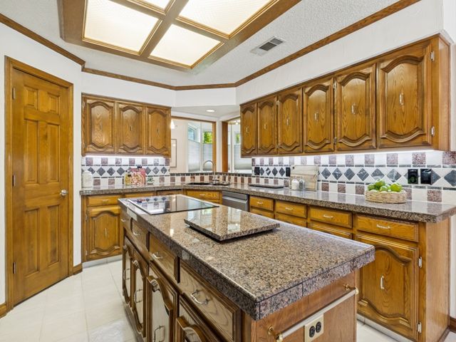 9502 Moss Haven Drive, Dallas, TX 75231