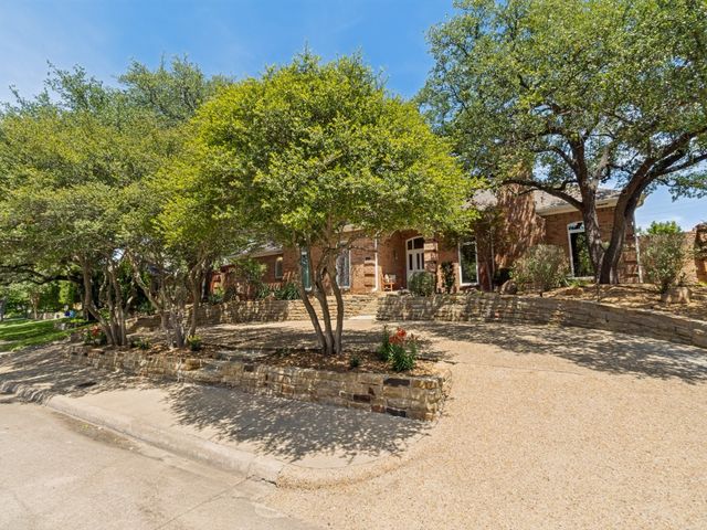 9502 Moss Haven Drive, Dallas, TX 75231