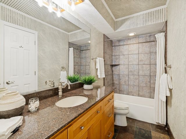 9502 Moss Haven Drive, Dallas, TX 75231