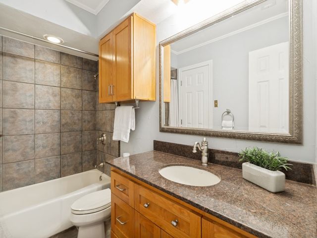 9502 Moss Haven Drive, Dallas, TX 75231
