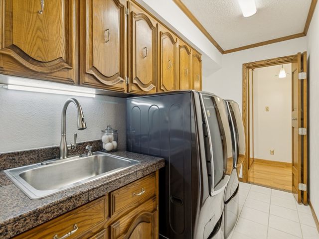 9502 Moss Haven Drive, Dallas, TX 75231