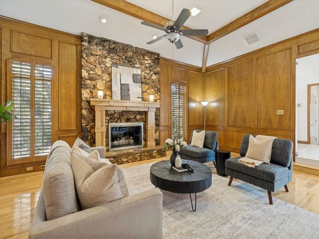 9502 Moss Haven Drive, Dallas, TX 75231