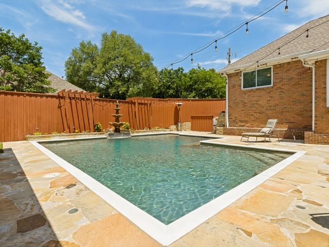 9502 Moss Haven Drive, Dallas, TX 75231
