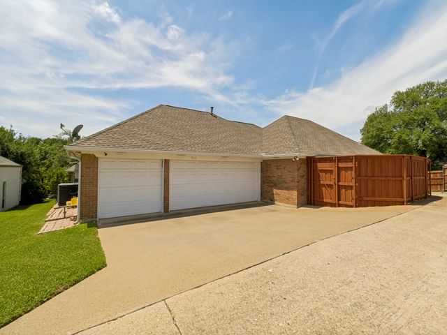 9502 Moss Haven Drive, Dallas, TX 75231