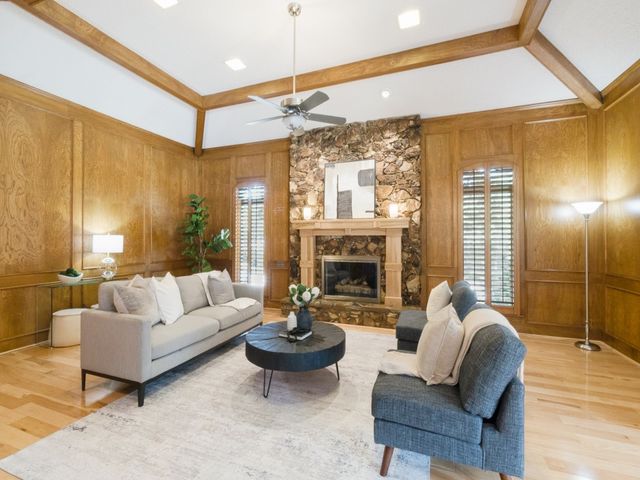 9502 Moss Haven Drive, Dallas, TX 75231