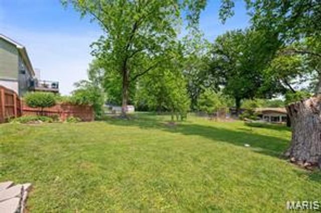 106 Reading Avenue, Maryland Heights, MO 63043