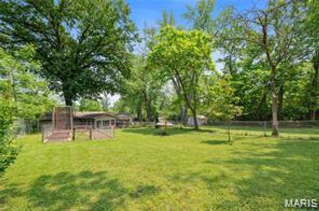 106 Reading Avenue, Maryland Heights, MO 63043