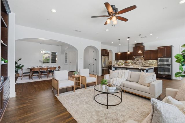 3368 N Discovery Way, Hanford, CA 93230