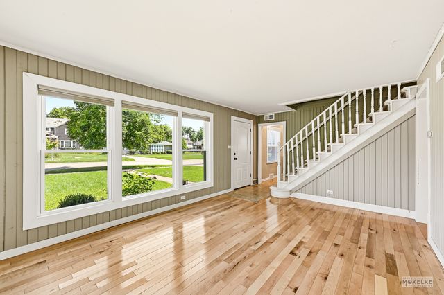 125 W Adams Street, Villa Park, IL 60181