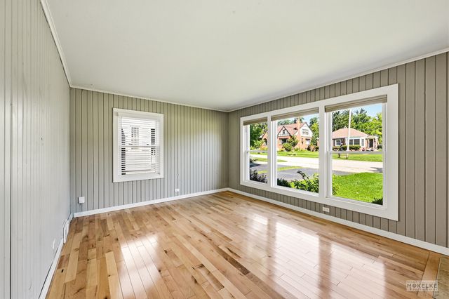 125 W Adams Street, Villa Park, IL 60181