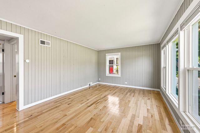 125 W Adams Street, Villa Park, IL 60181