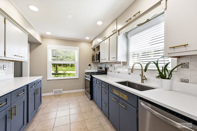 125 W Adams Street, Villa Park, IL 60181